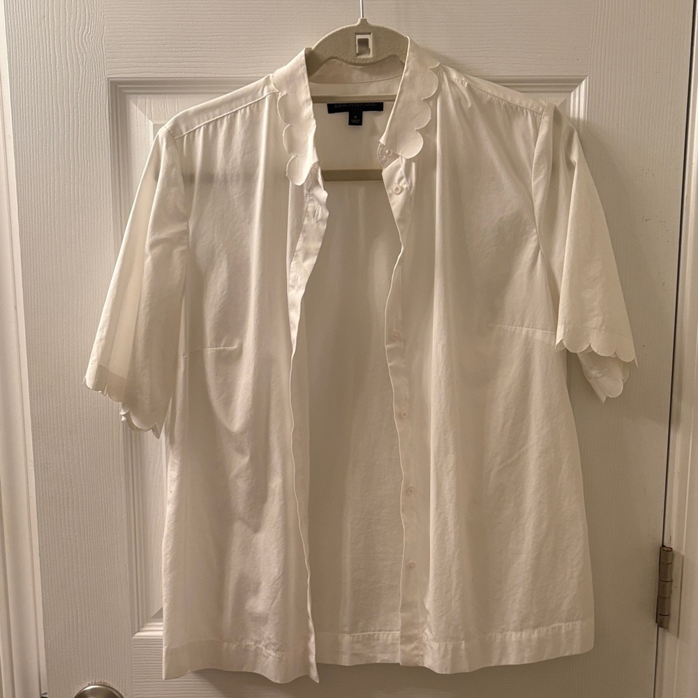 Banana Republic White Scalloped Short Sleeve Shirt